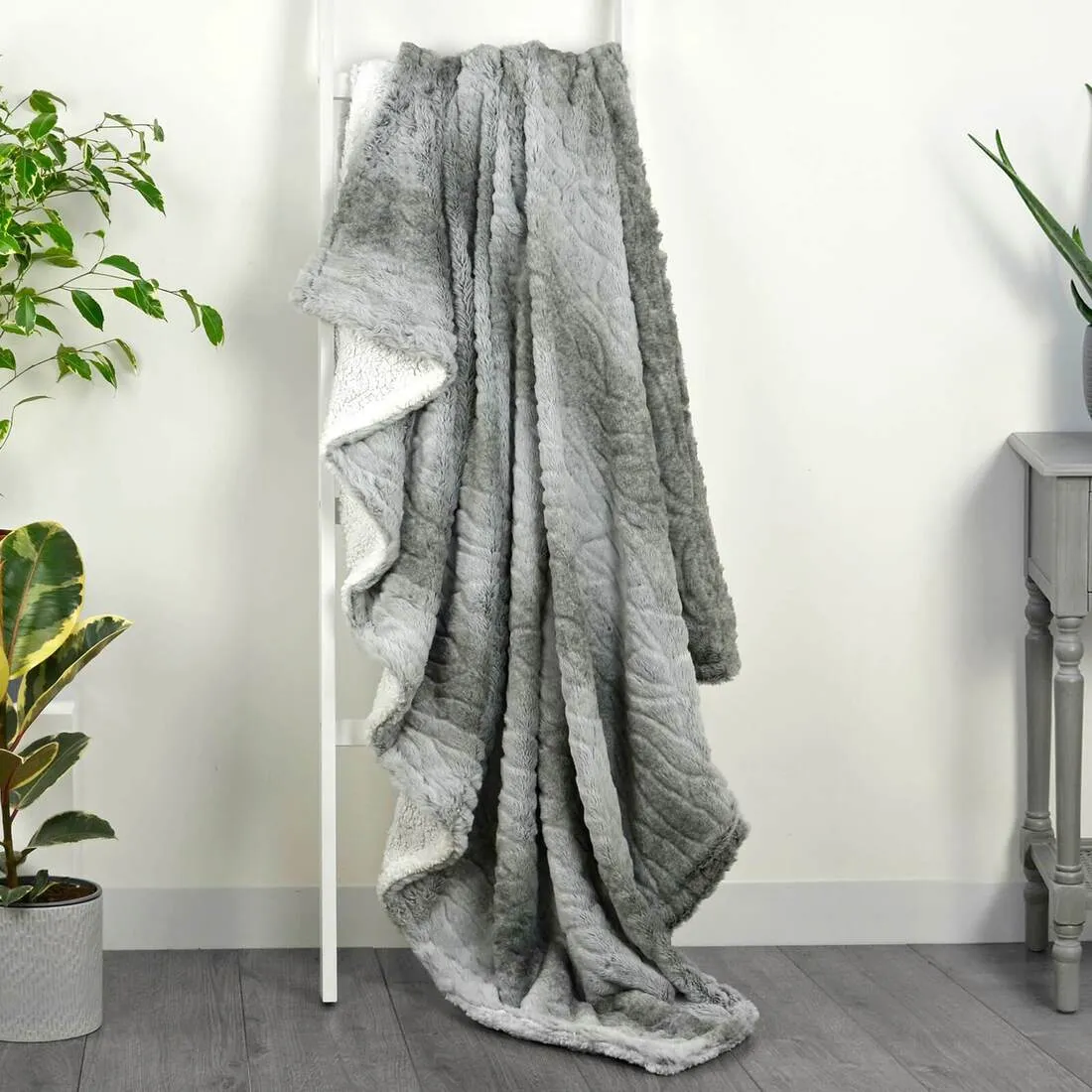 Hodge & Hodge Grey Faux Fur Blanket Throw Sherpa Fleece