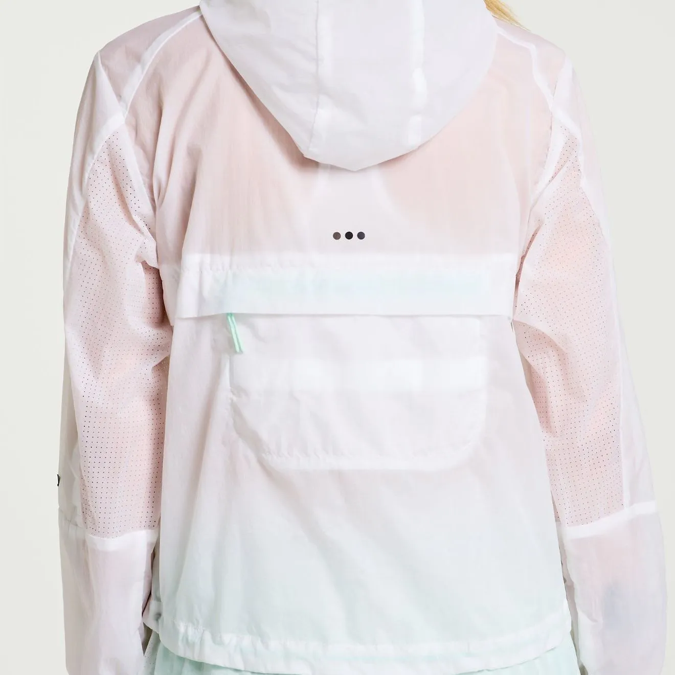 Saucony Women&#x27;s Elevate Packaway Jacket White | Buy Saucony Women&#x27;s Elevate Packaway Jacket White here | Outnorth