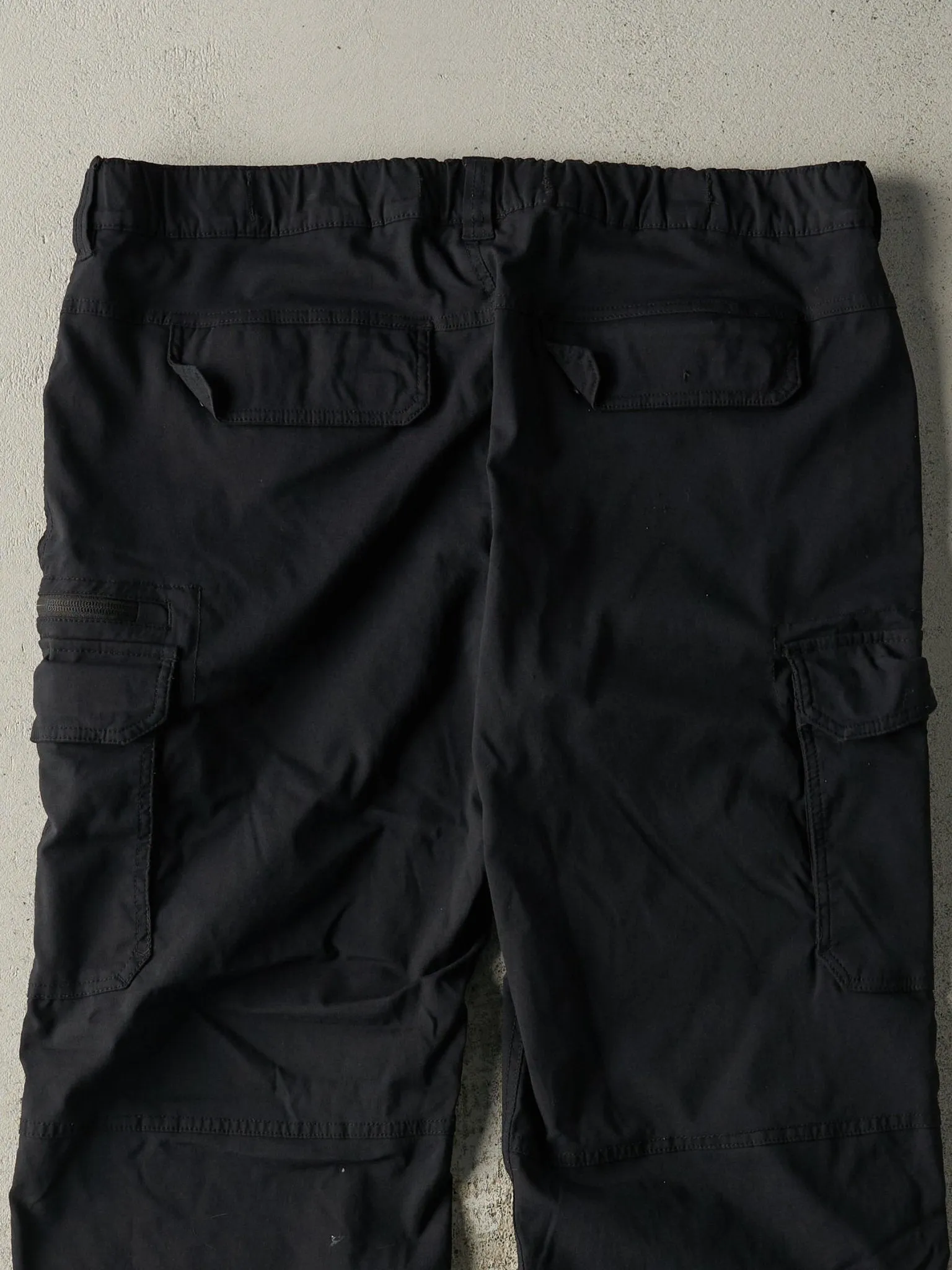Vintage Y2K Black BC Clothing Cargo Pants (39x29)